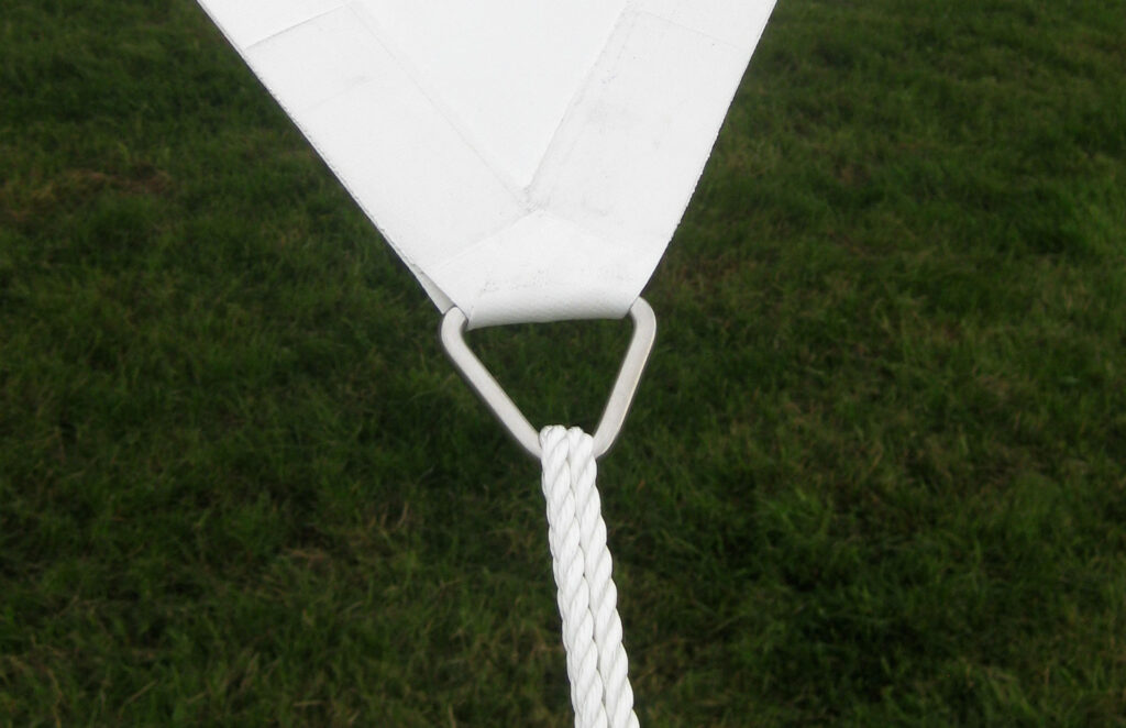 Corner point of the membrane with triangle connection and textile edge belt and tension rope of the tent