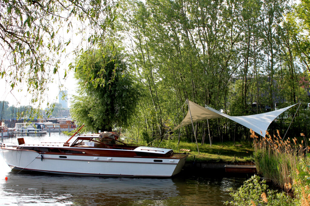 The textile tent "Sternwelle" in the harbor at Rummelsburg Bay