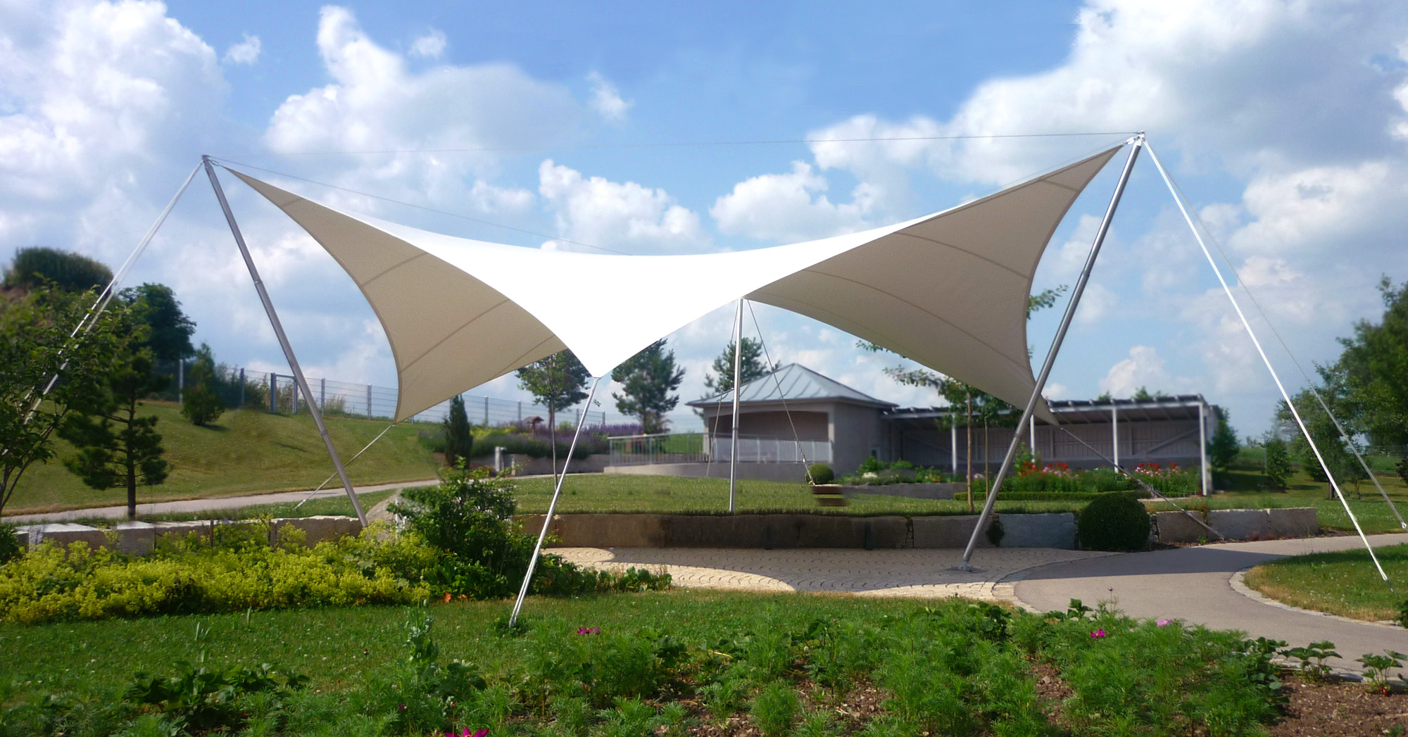 The open tent and awning "Star Wave" can be temporarily installed in the park or public space.